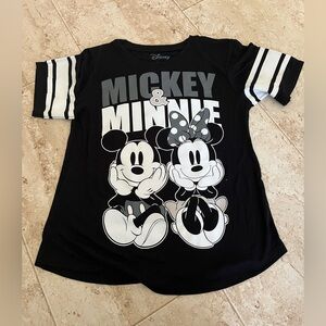 DISNEY MICKEY AND MINNIE TSHIRT